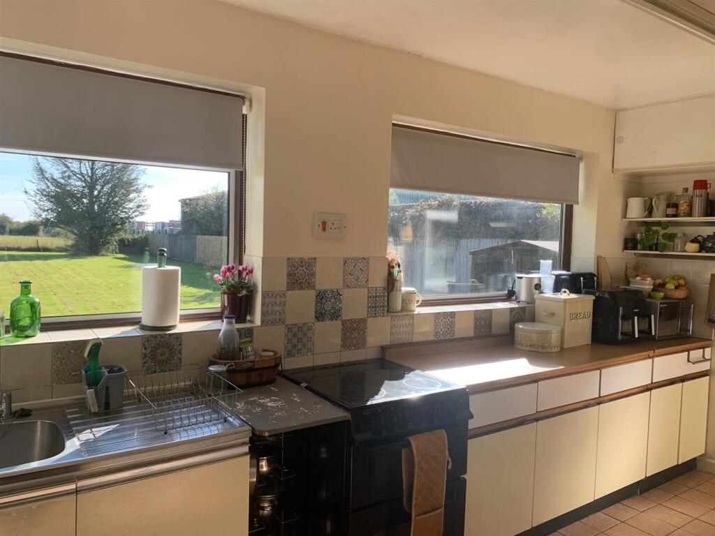 Kitchen 1.jpg