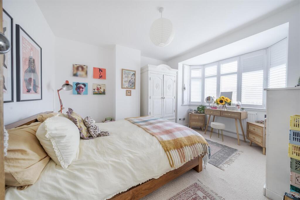 Oakleigh Drive - Bed a1.jpg