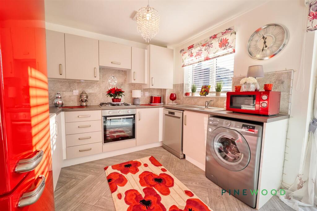 KITCHEN / DINER