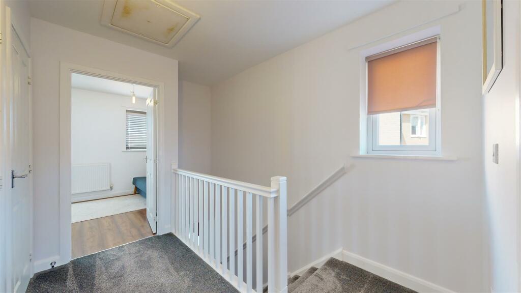FIRST FLOOR LANDING