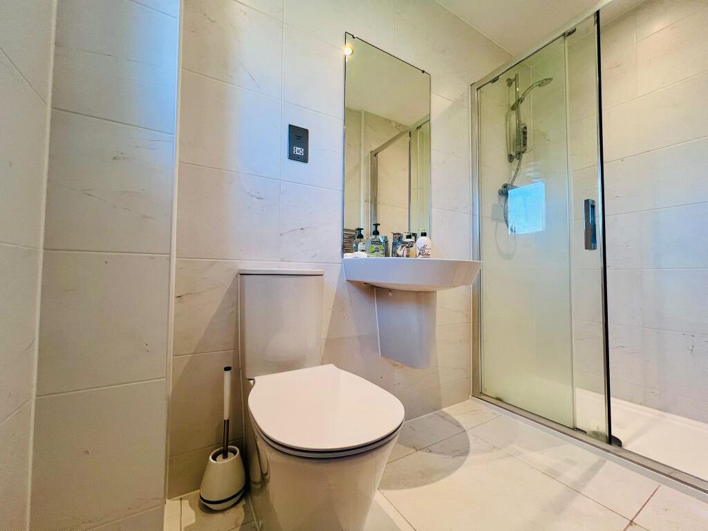 EN SUITE 2 (2).jpg