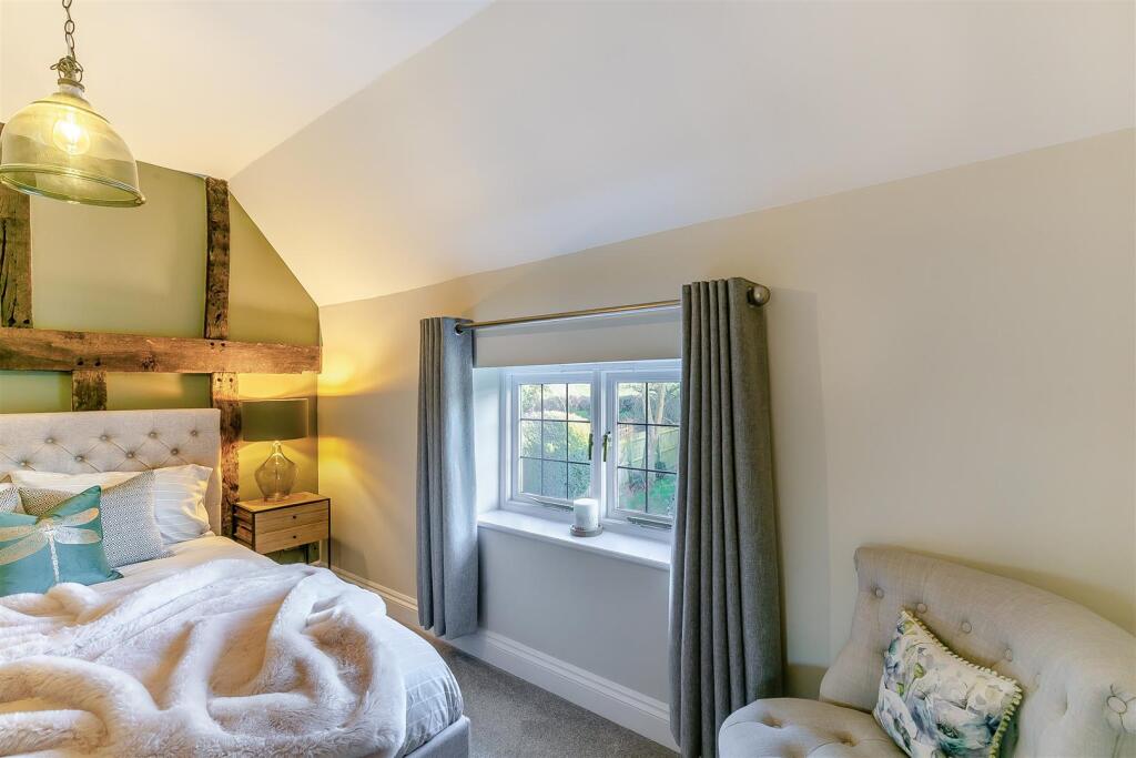 8632704-interior10.jpg