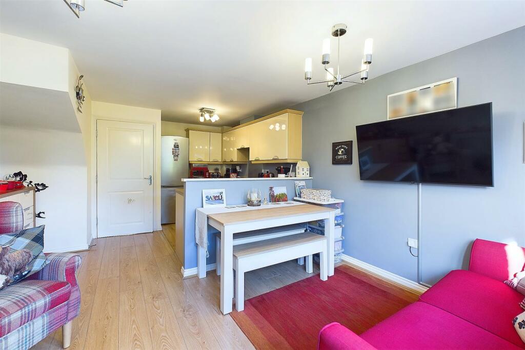 Kitchen/Dining area