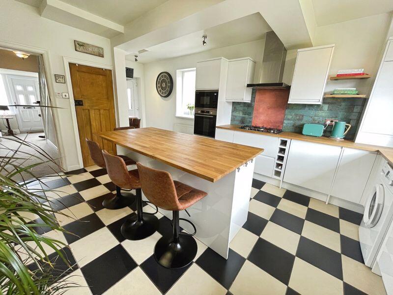 Kitchen/ Dining Area