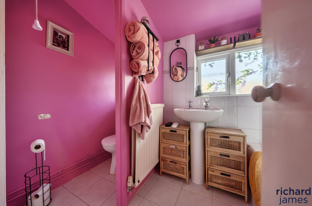 b760d8ad90f84a3198af76f1b94fb360