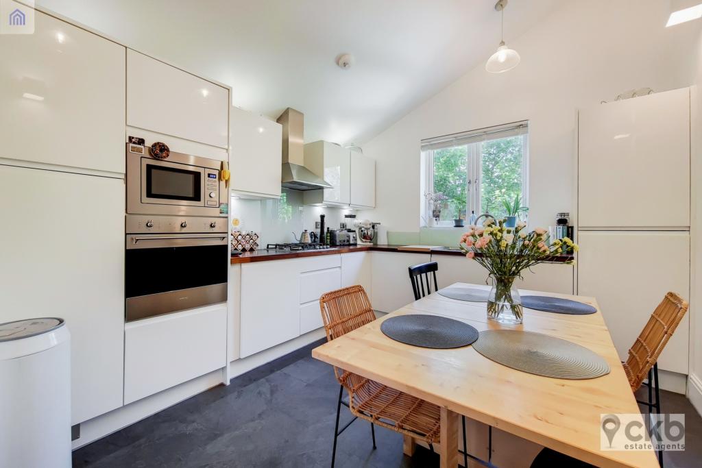 Kitchen/ Dining Room