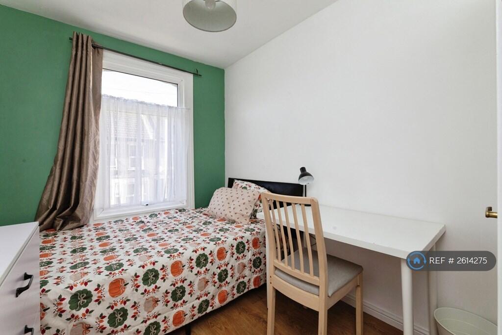 Bedroom Nr 3 With Built In Wardrobe