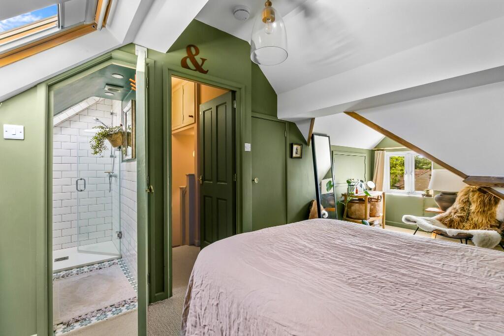 Bedroom and ensuite
