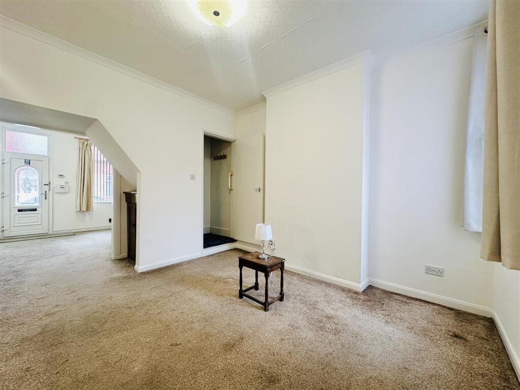 SITTING ROOM