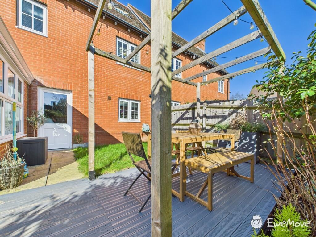 CAM02877G0-PR0064-STILL008