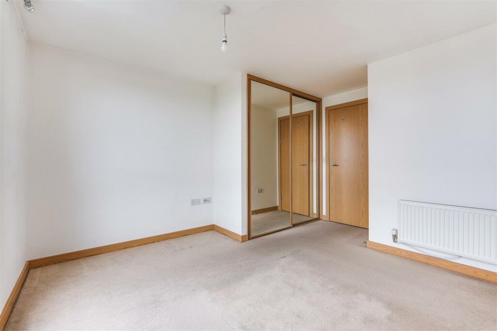 34 Smeaton Court-3.jpg