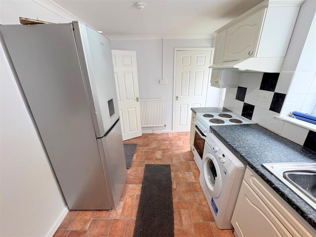 Kitchen e.jpg