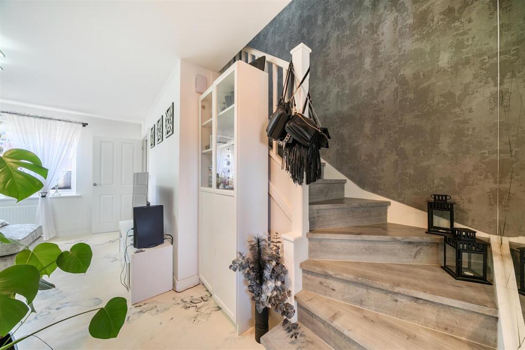 32 Ripon Way (16).jpg