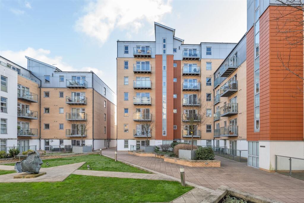 Queen Mary Avenue, South Woodford
