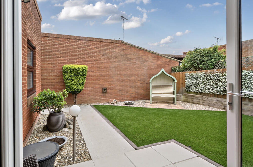 1310449-7-684fe6f...