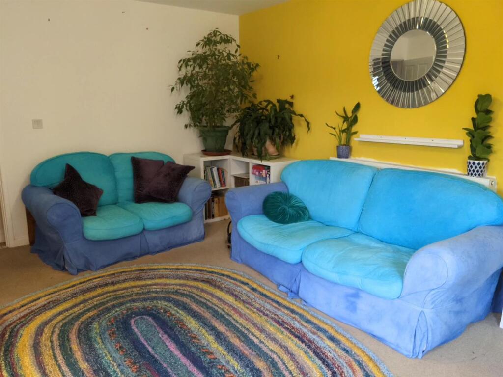 Living Room2.jpg