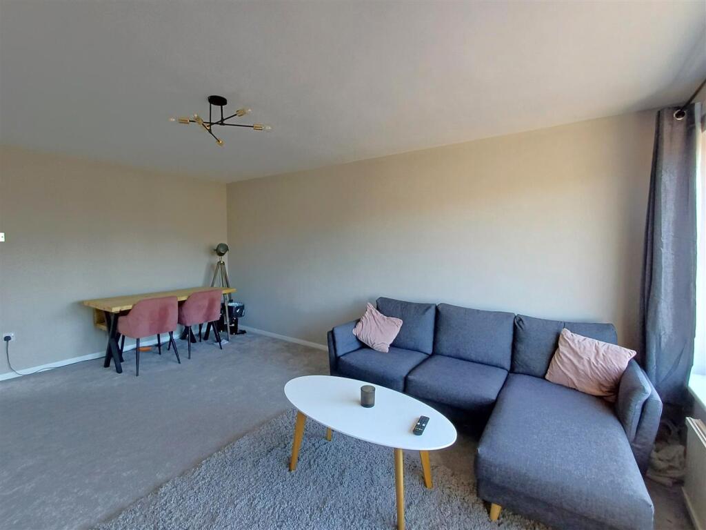 West Facing Lounge