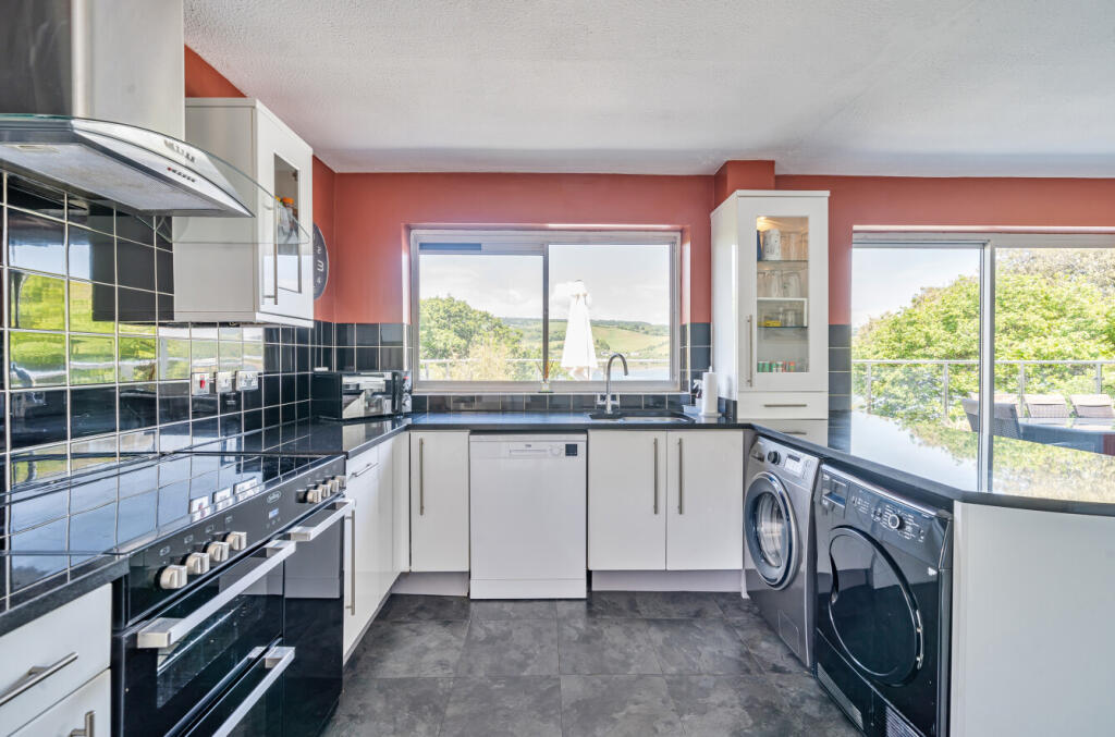 1284104-46-682b56...