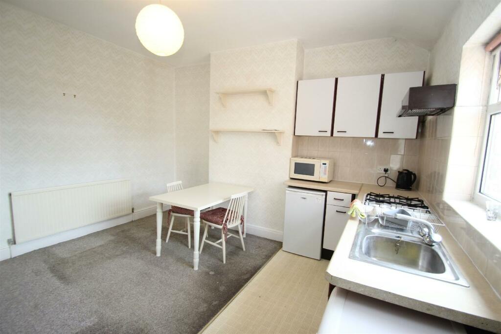 F1 Breakfast Kitchen Aspect 2.jpg