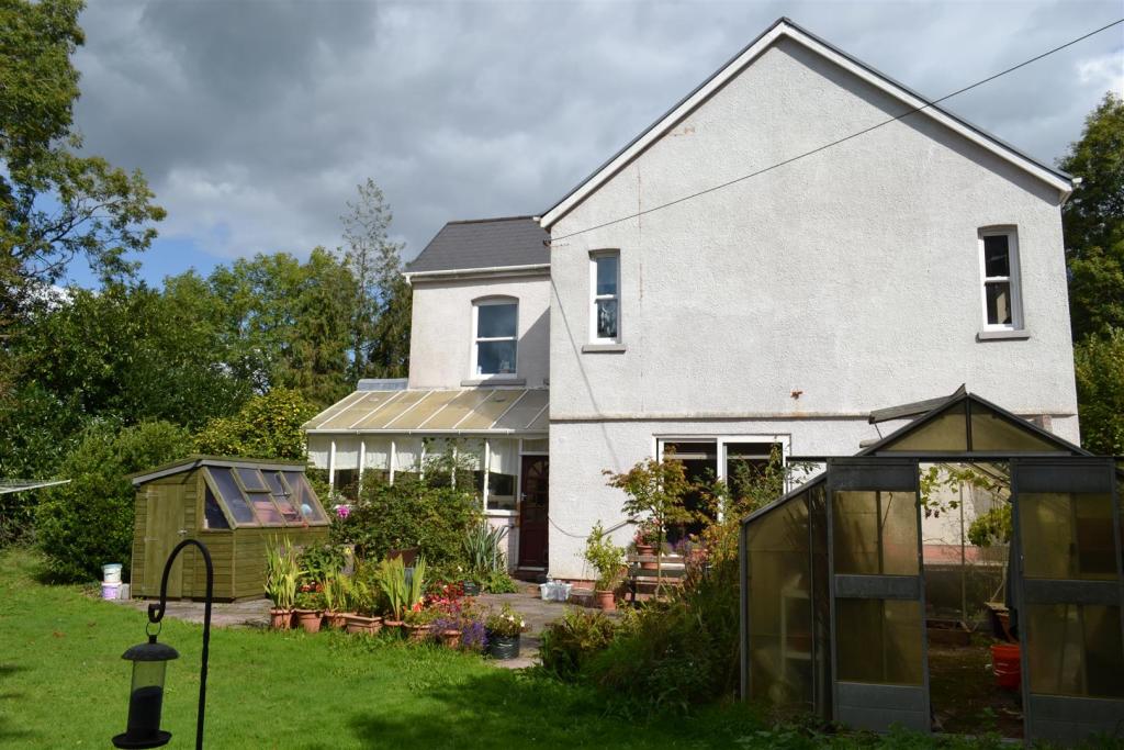 Outside 3.JPG