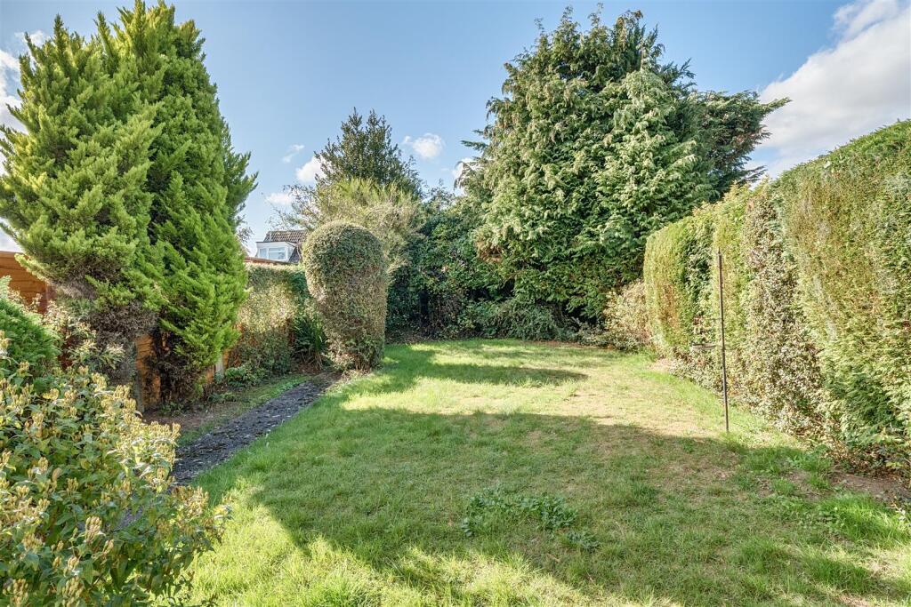 62 Wolsey Road, Rugby (17).jpg