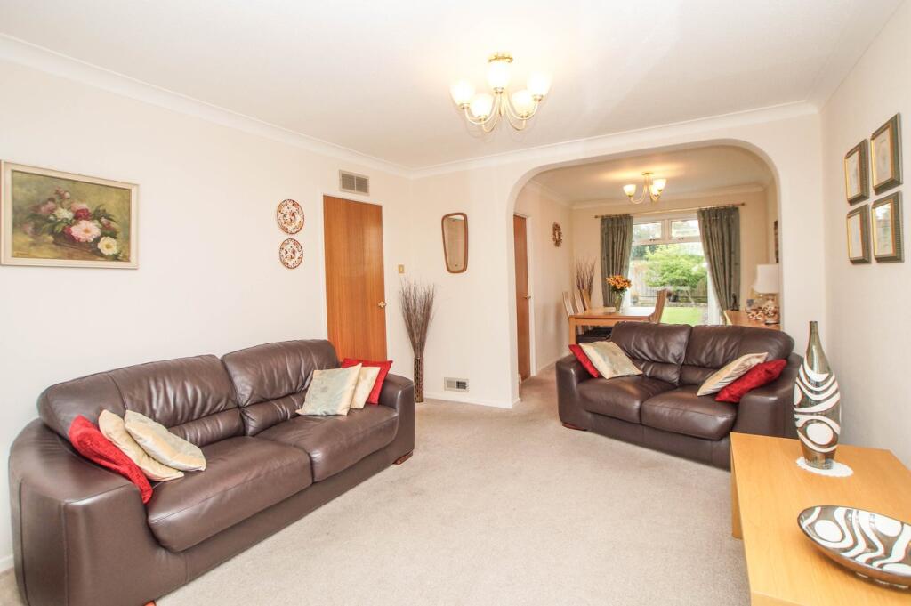 Open-Plan Dining Lounge