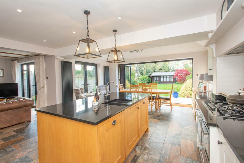 2023.11.15 223 Chislehurst Rd, BR5 1NP-2140.jpg
