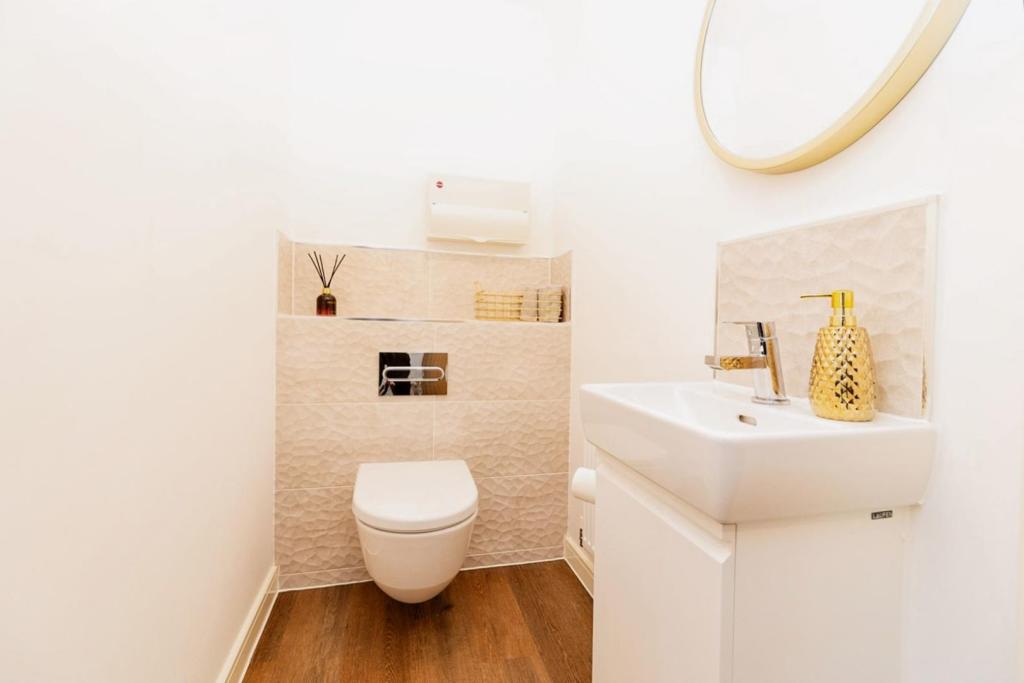 Downstairs Cloakroom