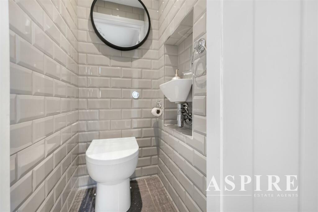 Aspire Estate Agents ss813.jpg