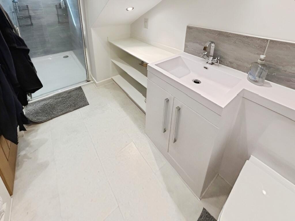 d9300912ensuite