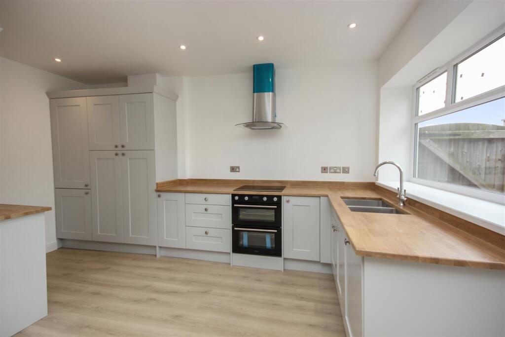 kitchen 1.JPG