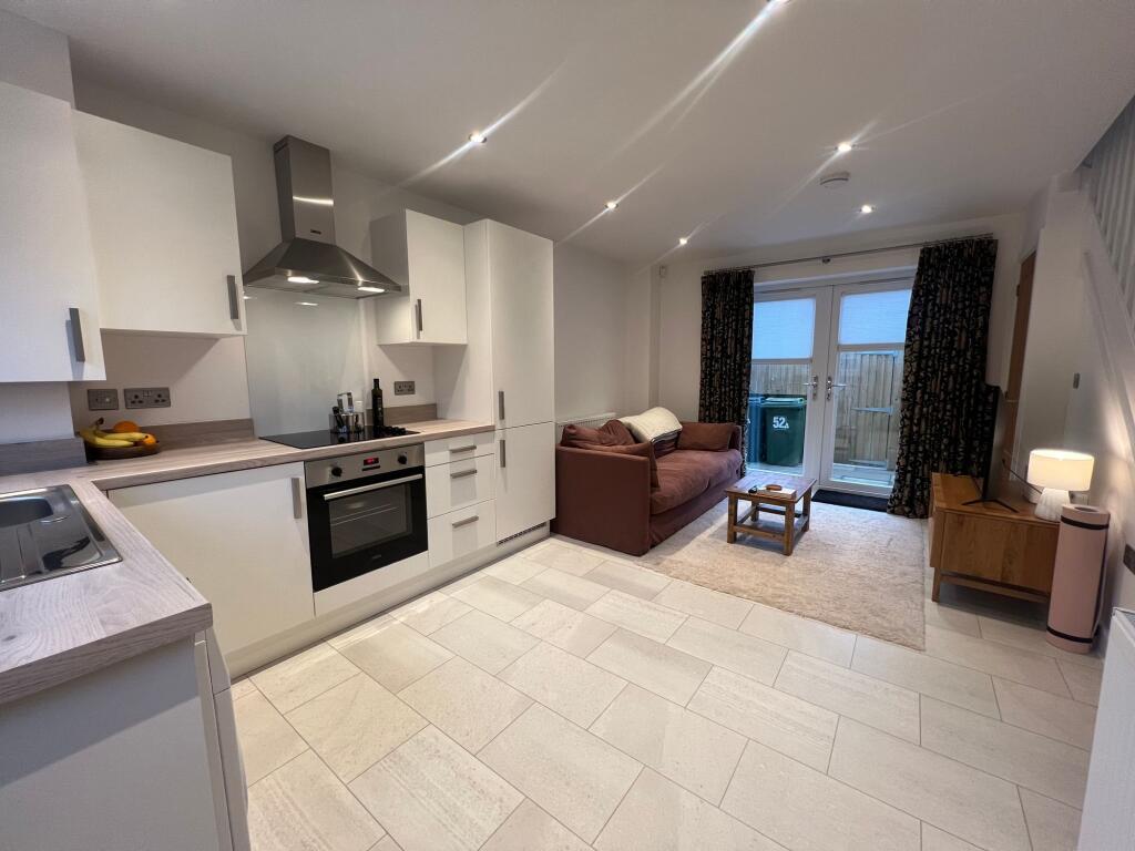 OPEN-PLAN LIVING KITCHEN ROOM