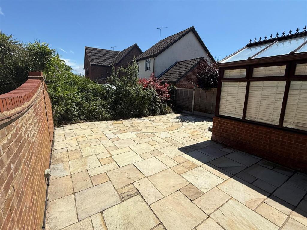4 ROCHFORD GARDEN 2.jpg