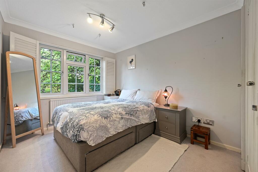 HJ - 34 The Farthings - BedroomB3 (1).jpg