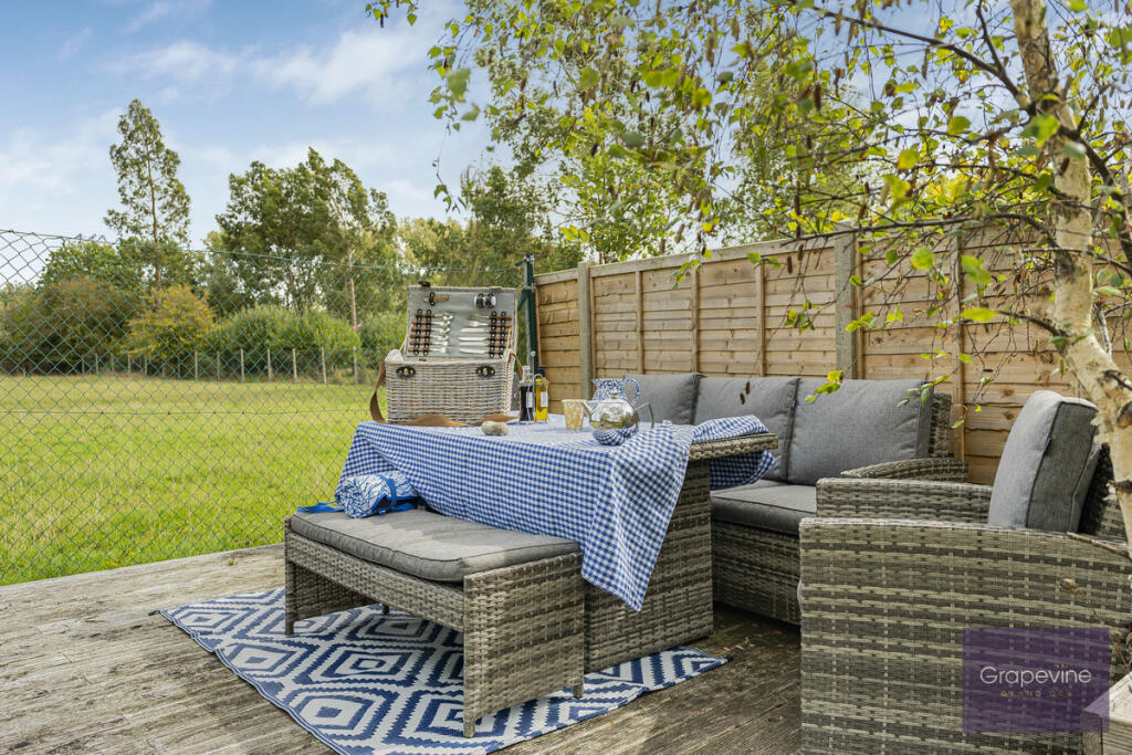 Wokingham Road, Hurst, RG10