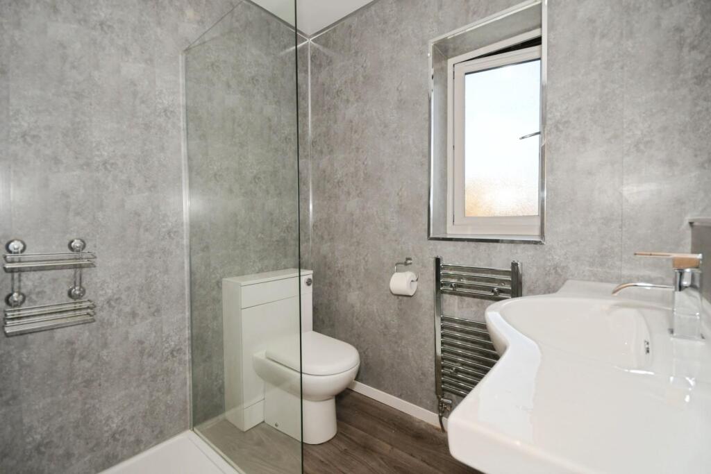 SHOWER ROOM.jpg