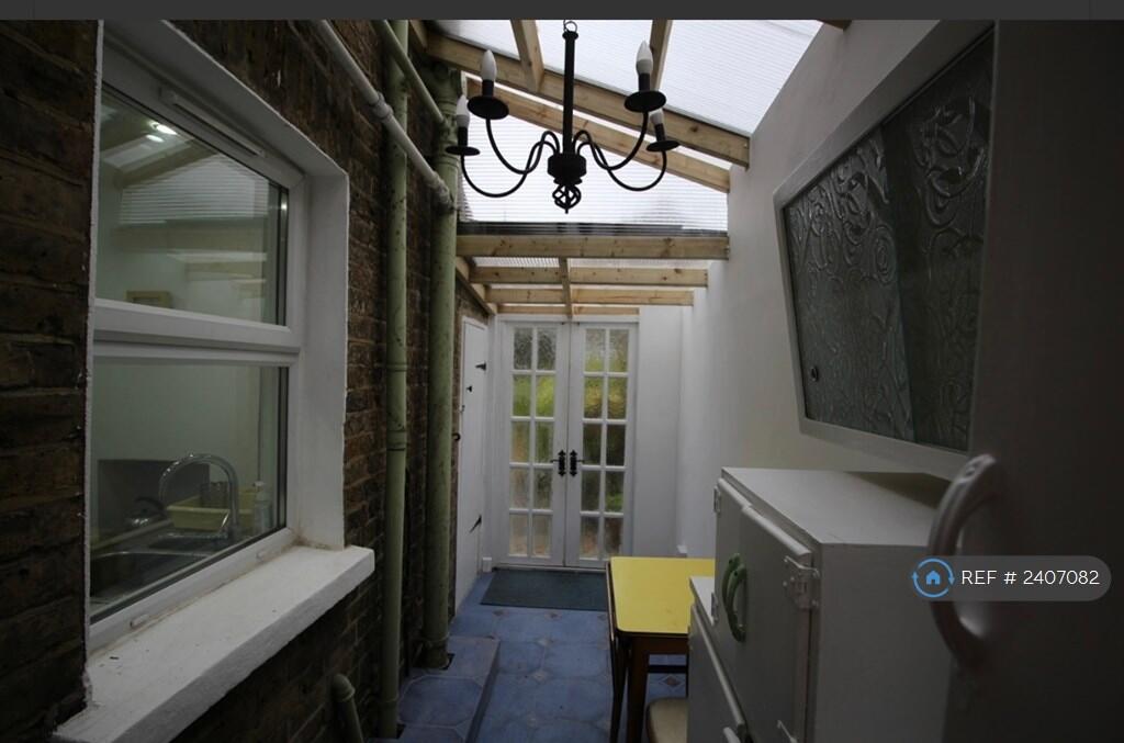Laying To Garden / Utility Room 