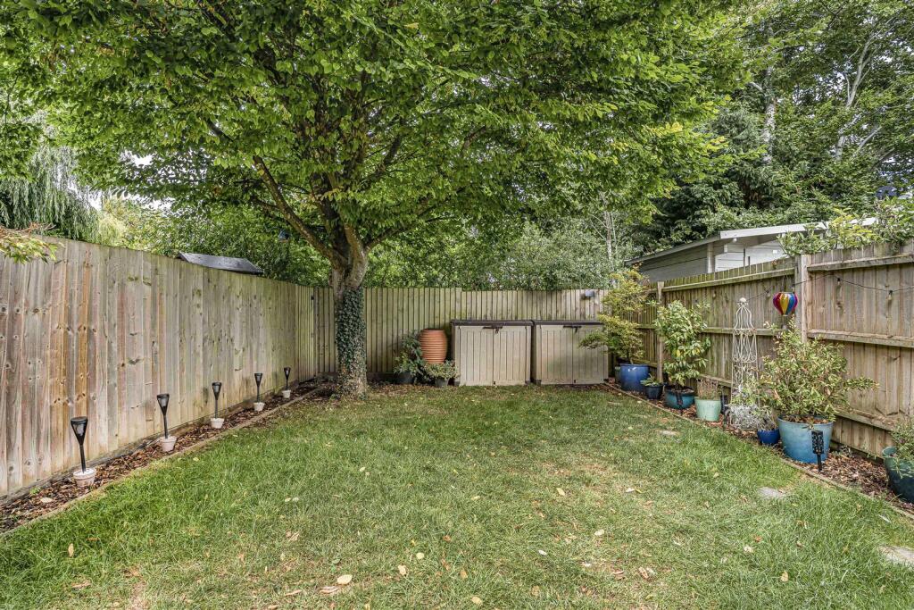 6 Reindeer Court, Potterpury (24).JPG