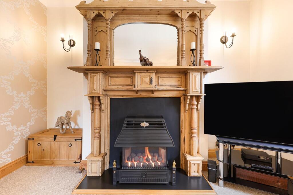CHESTERFIELD ROAD 36 KT19 9QP (8).jpg