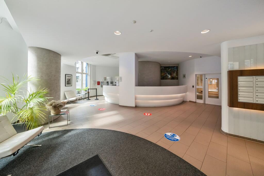 Lobby with 24/7 Concierge