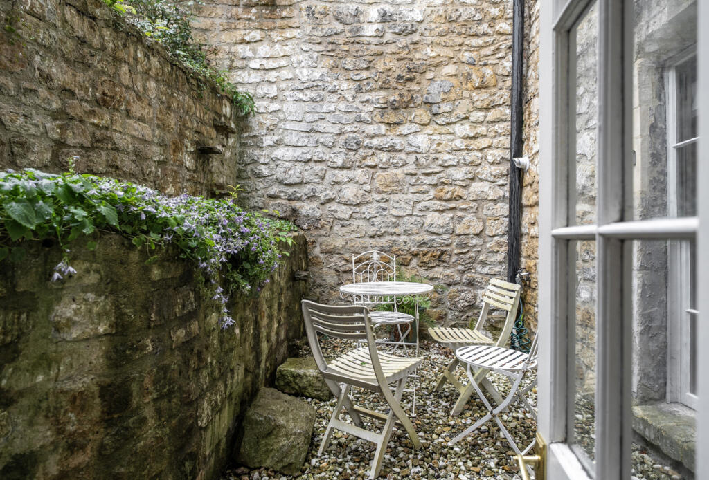 1306484-19-685531...