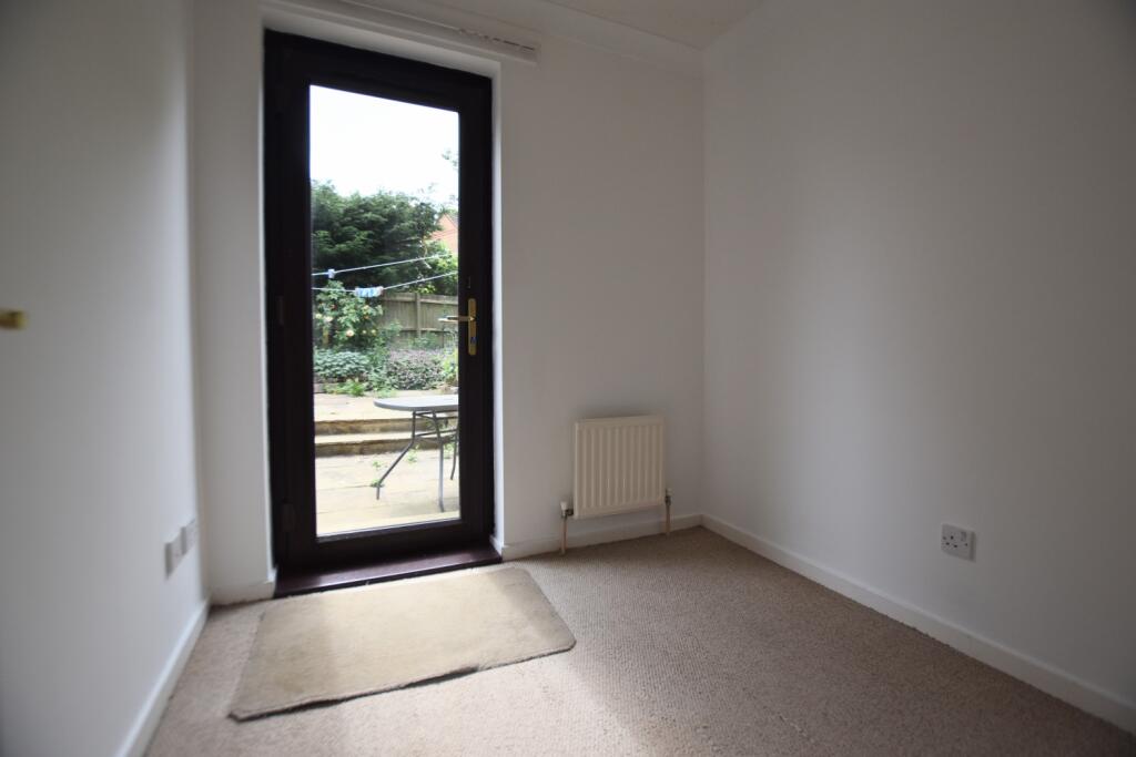 14 Hambleton Grove second room