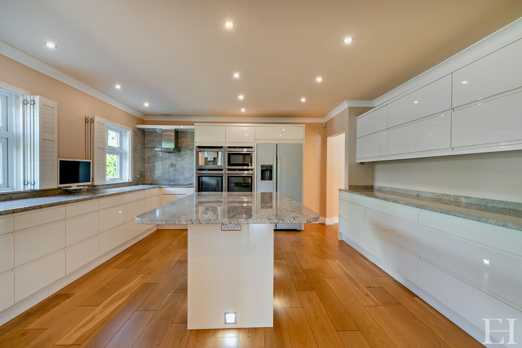 8617805-interiorW...