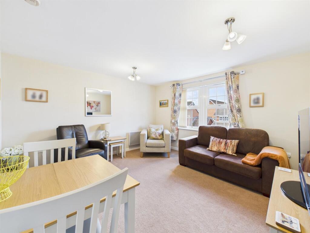 Kitchen/living/dining area: