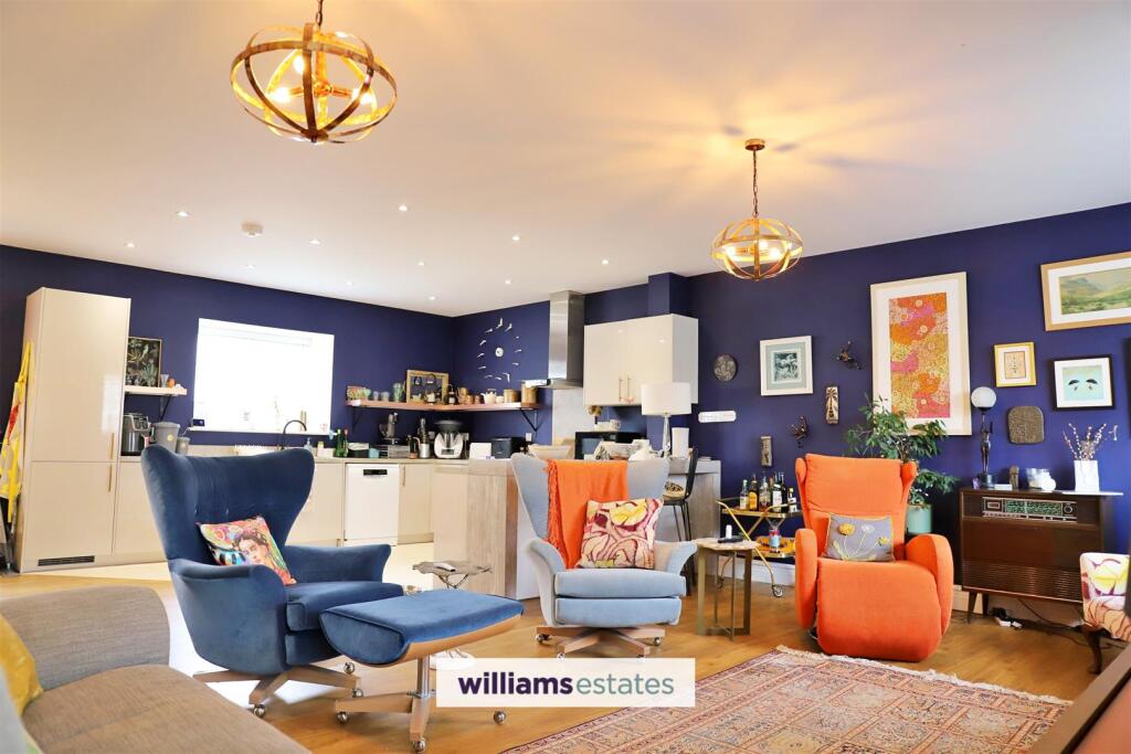 Lounge/Dining/Kitchen