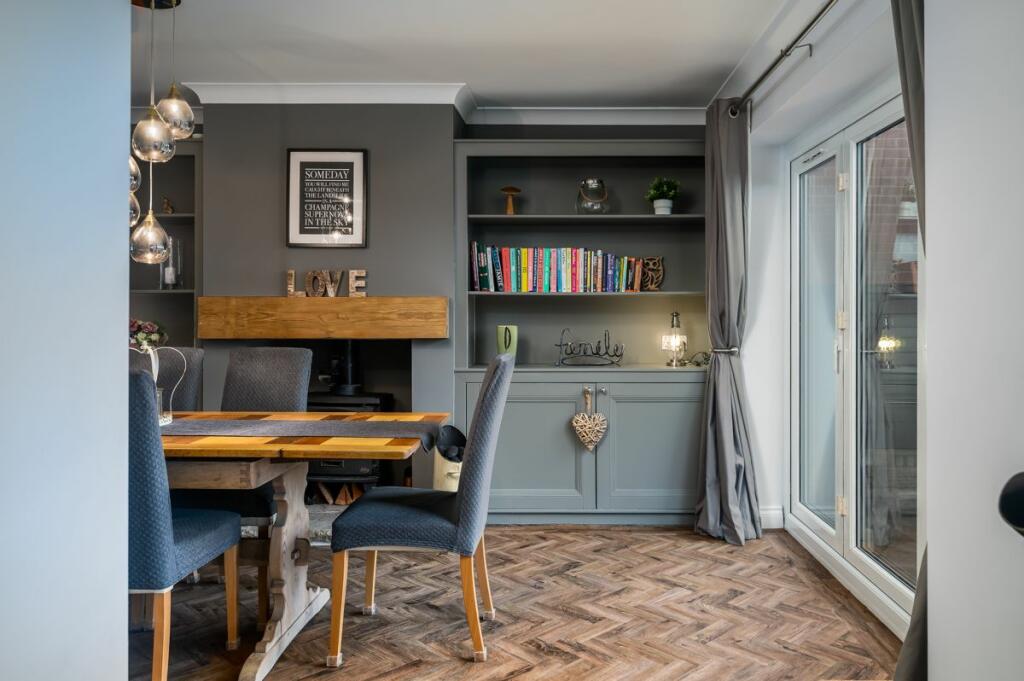 Lounge/Dining Room