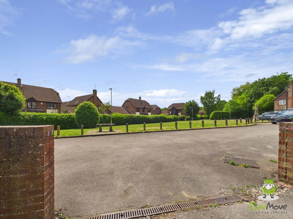 EweMove Estate Agents Basingstoke - Chaldon Green