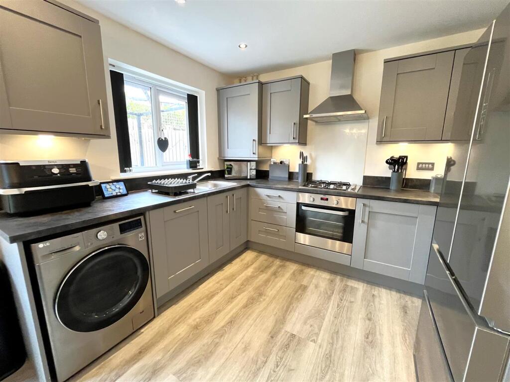 Kitchen 1.jpeg