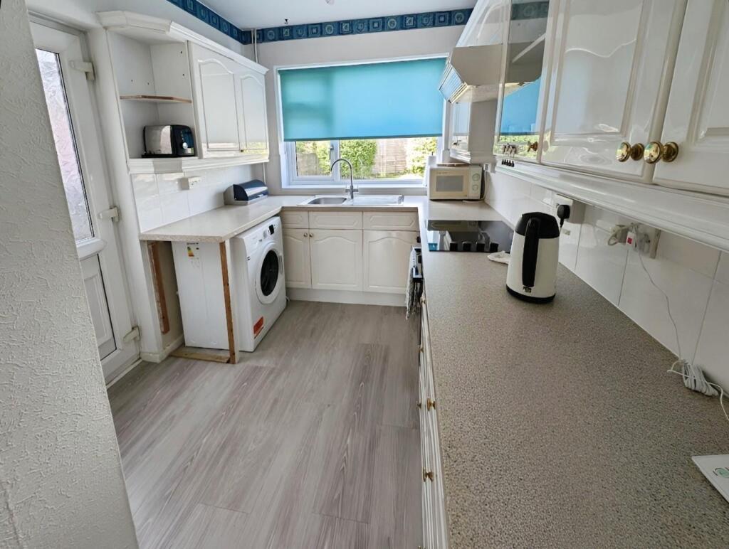 7832c1d6-kitchen 202.jpg