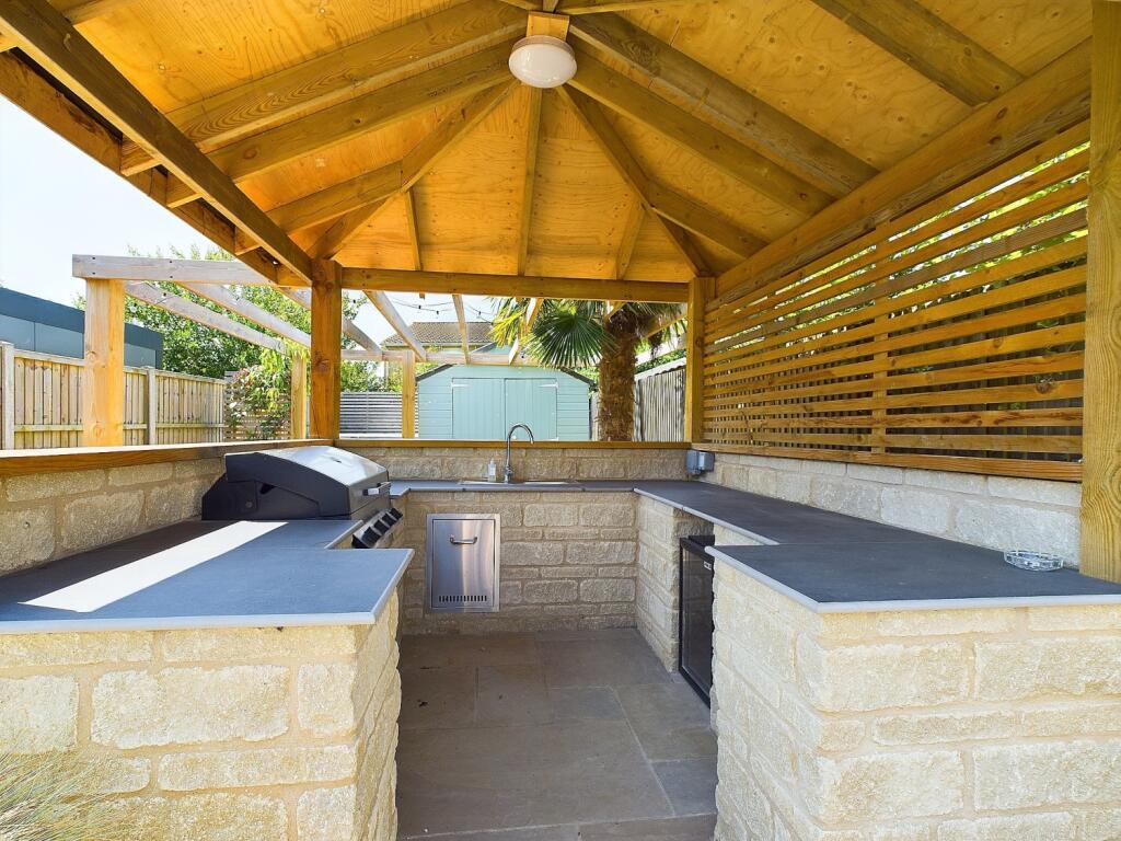 CAM01909G0-PR0211-STILL026